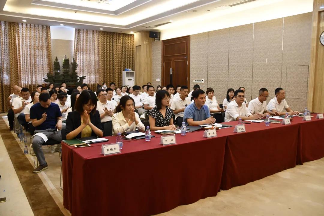 第四屆“華美杯-超級(jí)演說(shuō)家”—朗讀者專(zhuān)題演講比賽圓滿落幕